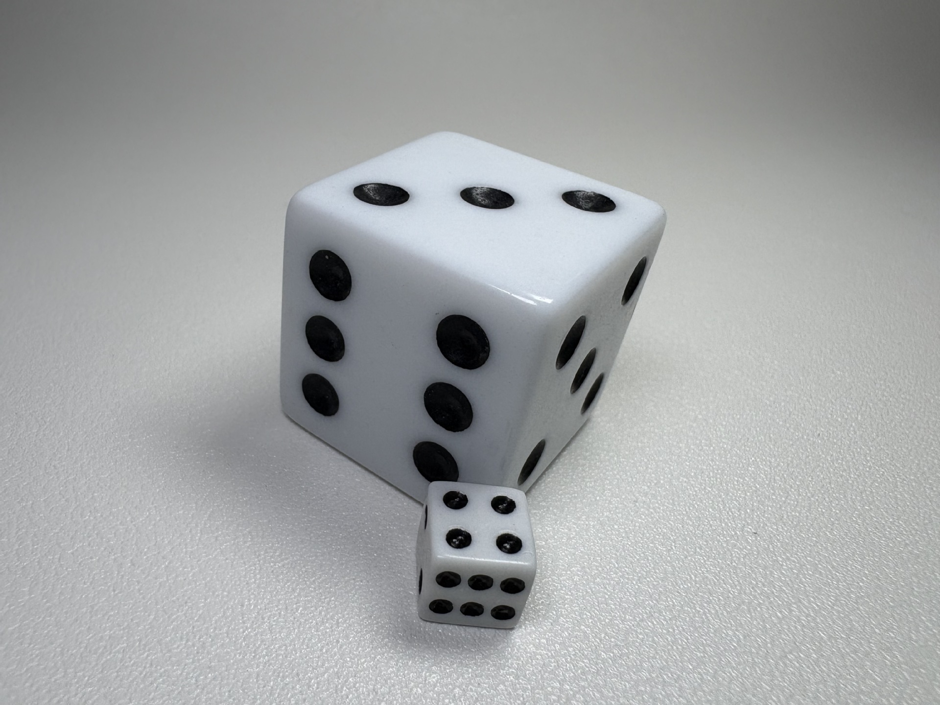 Picture of Right Angle Square Solid Color White Background Board Game Running Group Accessories Teaching Game Entertainment Props Drawing Acrylic Mini Dice