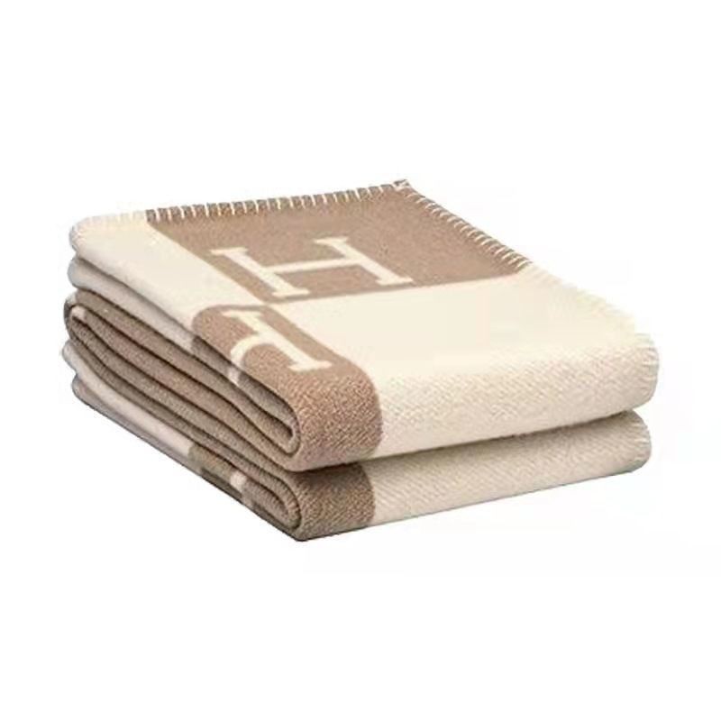 Picture of Cross-Border Amazon Fleece Blanket Single Blanket Air Conditioning Blanket Sofa Cover Blanket Nap Blanket H Letter Aviation Flight Blanket