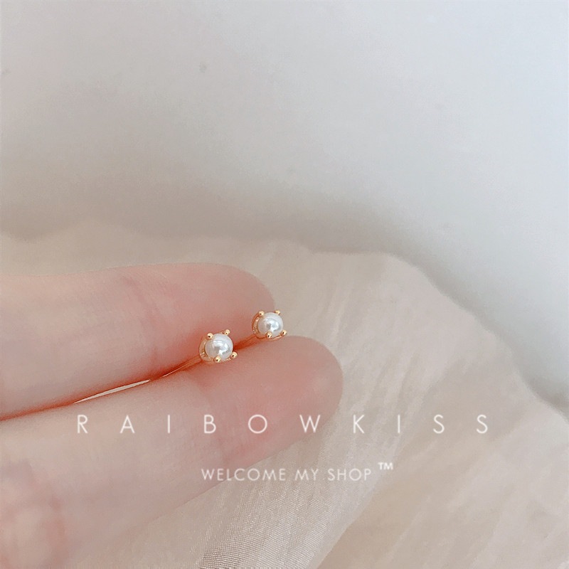 Picture of Fresh Mini Invisible Four-Claw Small Pearl Earrings Japanese Style Light Luxury and Exquisite Temperament Girl Ear Bone Nails