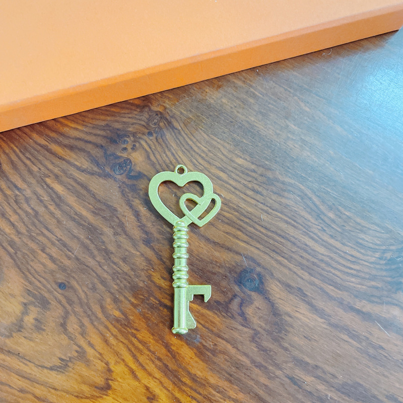 Picture of Factory Peach Retro Key Pendant European and American Creative Beer Bottle Opener Keychain Advertising Wedding Gift