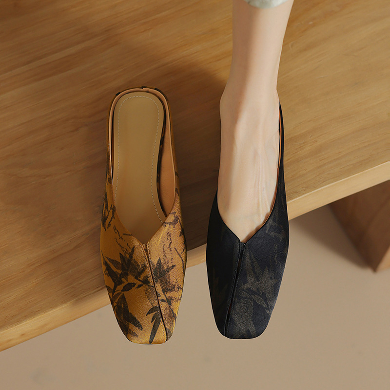 New Guofeng Printed Slim-fit Baotou Sandals Women's Outer Wear High-end 2024 Summer Mother Shoes Thick Heel Mueller Half Slippers
