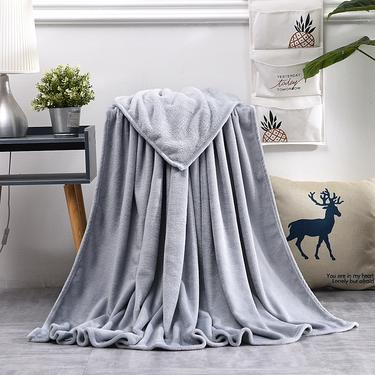 Picture of Solid color flannel blanket coral fleece pet blanket cross-border flannel blanket gift velvet nap blanket wholesale