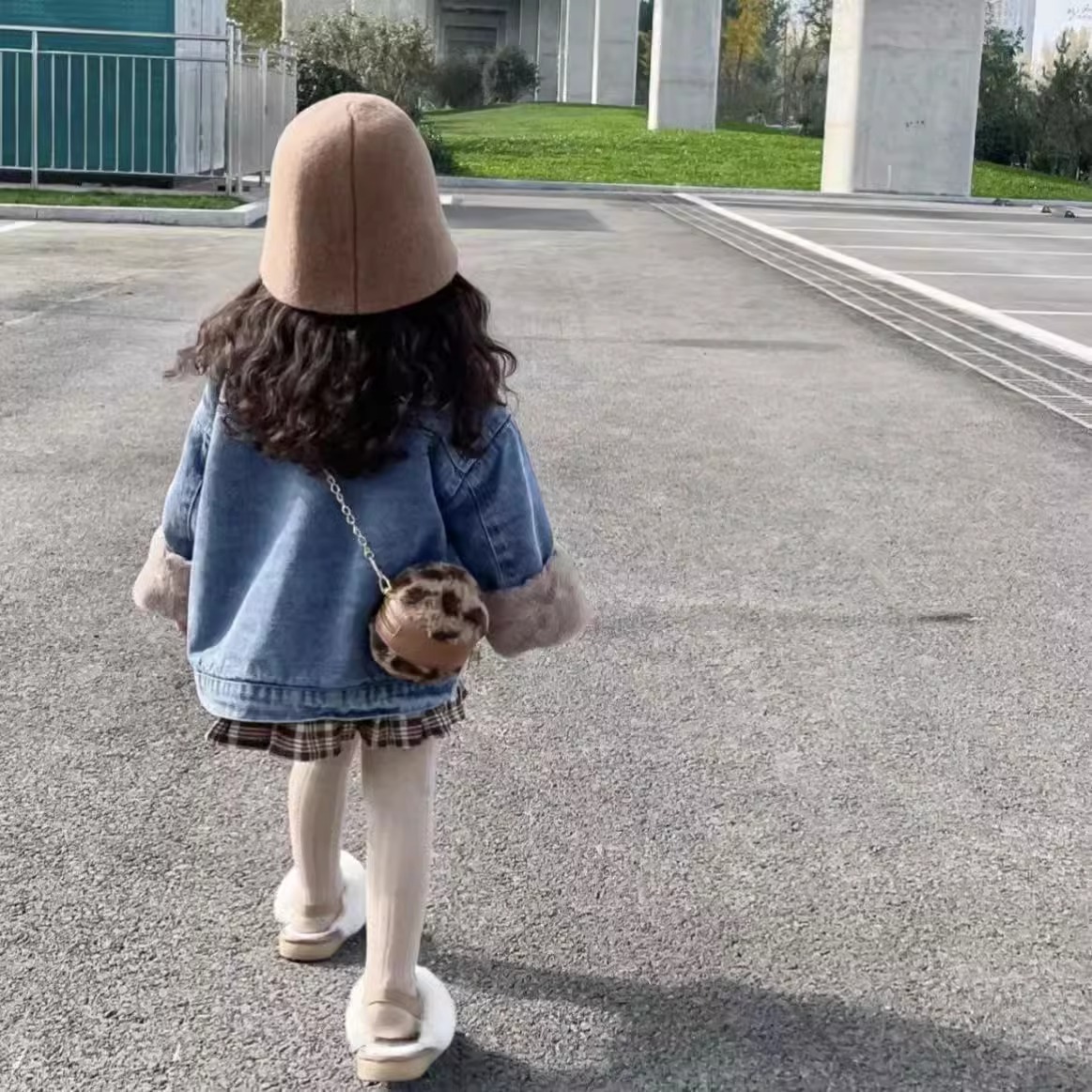 Picture of Children's Korean-style Denim coat 2023 Winter new baby girls' lapel mid-length thickened warm fashionable top
