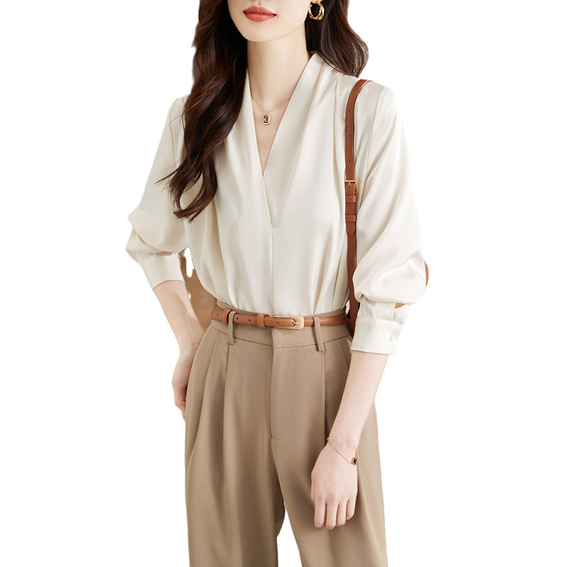 Picture of Design Sense 2025 Spring New V Neck Long-Sleeved Elegant Shirt Chiffon Salt Shirt Women's Lazy Style Top