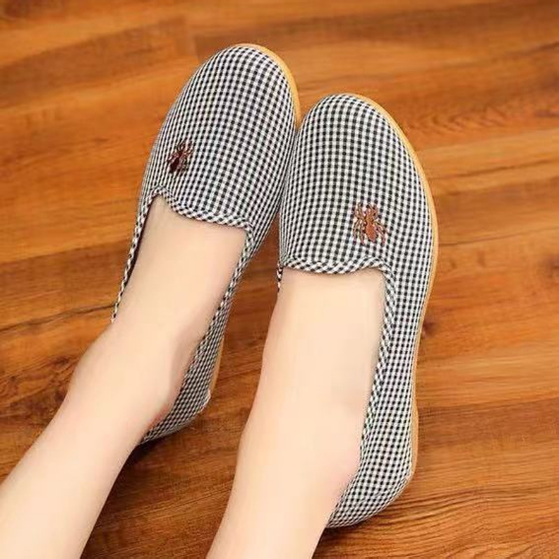 Picture of 25 Spring New Old Beijing Cloth Shoes, Non-Slip Tbottomon Soles, Comfortable Women's Shoes for Middle-Aged and Elderly Mothers, Casual Soft Soles