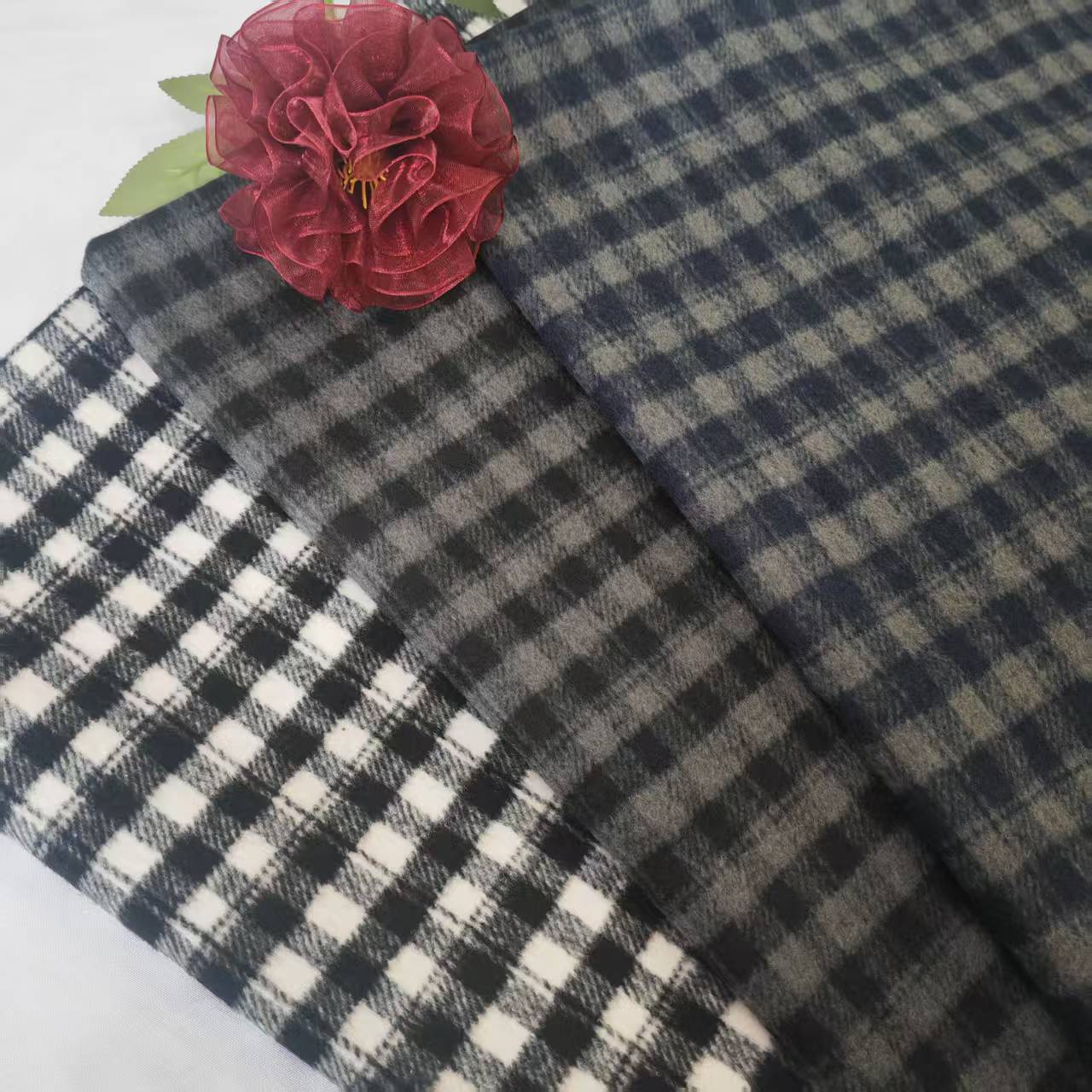 Shaoxing factory stock 25 short plaid fashion shirts, shoes and hats, luggage plaid coarse woolen fabrics