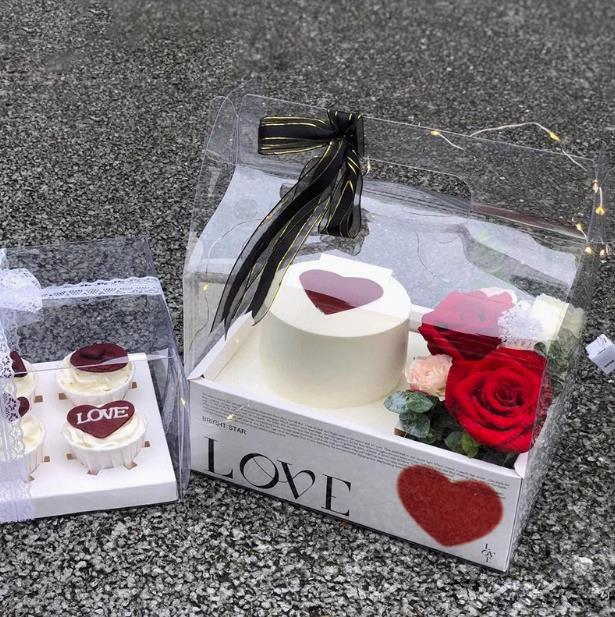 Internet Celebrous Flower Cake Packaging Box Tanabata 520 Valentine's Day Mother's Day Portable Transparent Love Cake Box