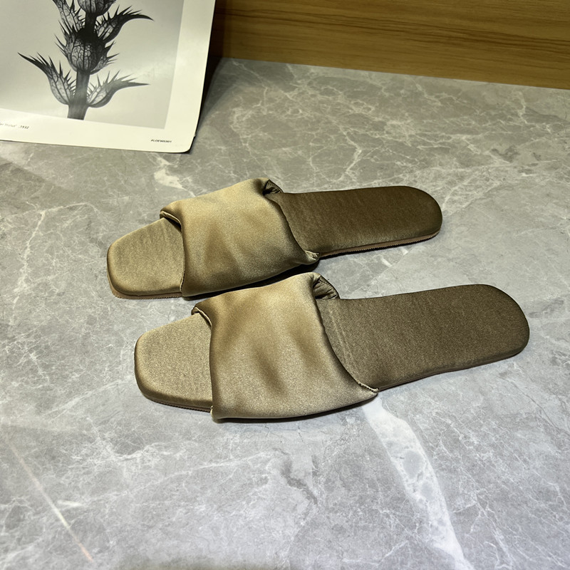 Silk Satin Non-slip Soft Bottom Flat Slippers Women's Outer Wear 2024 Summer Fashionable Casual Square Head Sandals