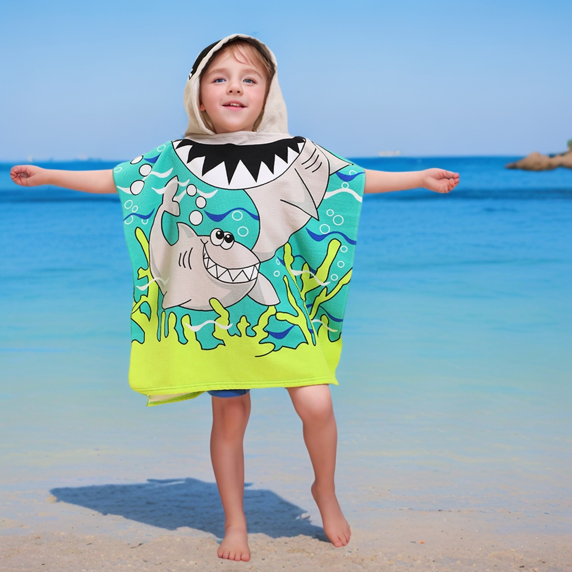 Factory wholesale children's bath towel cloak microfiber children hooded cape bathrobe cartoon printed wearable bath towel