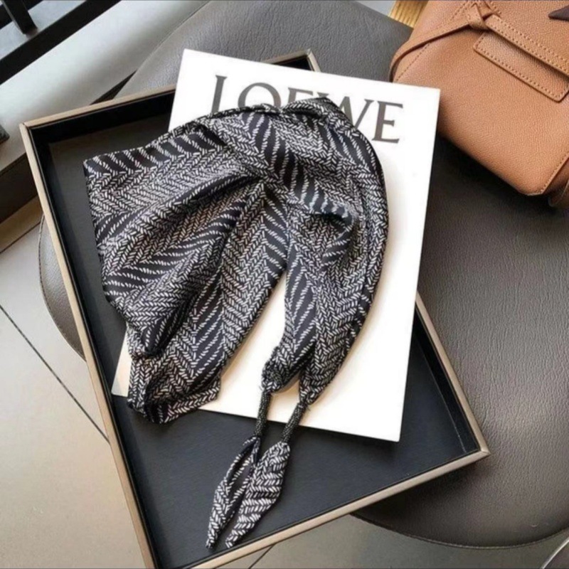 Autumn 2024 New Style Scarf Triangle Scarf Women's Thin Small Shawl All-match Sun-proof Tape Air-conditioned Room Shawl Outer Wing