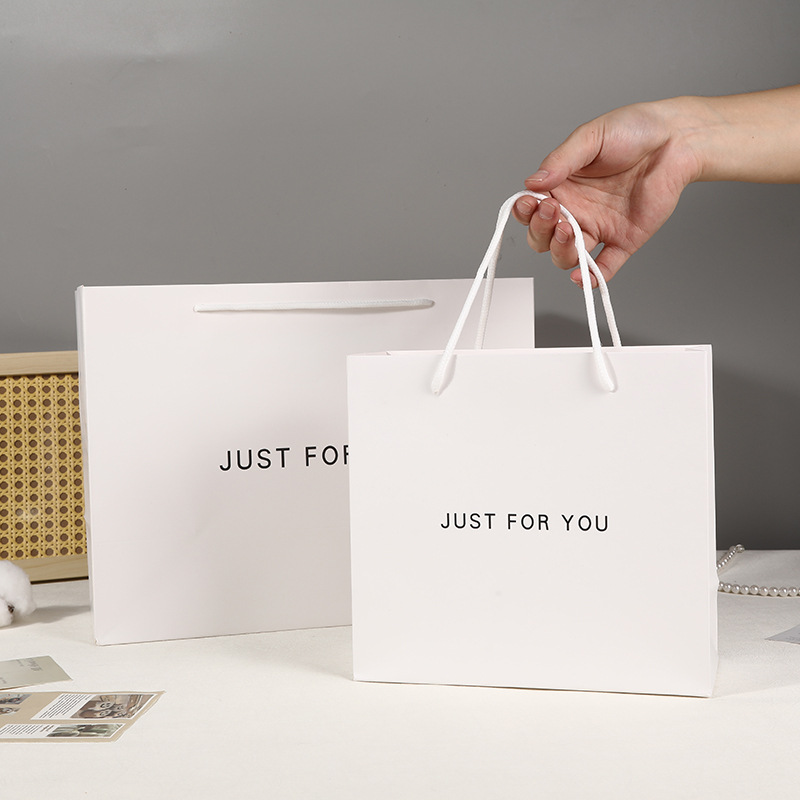 Simple White Hand Bag Thickened White Card Gift Bag Clothing Store Handbag in stock Ritual Gift Bag