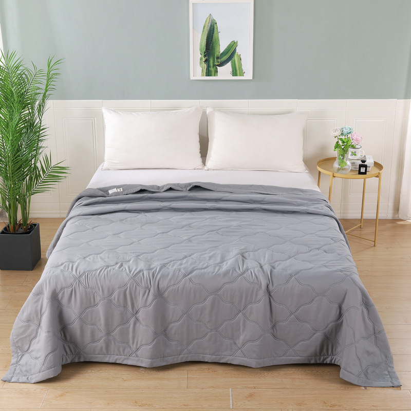 Picture of Summer Company Event Sales Summer Quilt with Gift Box Air Conditioning Quilt Opening Promotion Gift Summer Cool Quilt Core Thin Quilt