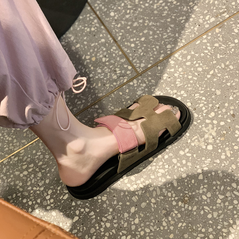 Step on the Stone Grape Mom 2024 New Slippers with Wide Letters, Soft Soles, Soft Surfaces, One-Line Straps, Thick Soles, Outer Wear H Slippers
