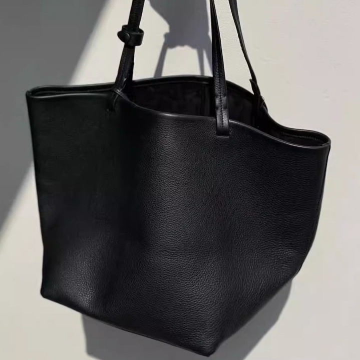 Picture of 2024 New Bag Large Bag Therow Bag Large Capacity Bucket Bag Commuter Mummy Bag Shoulder Tote Bag