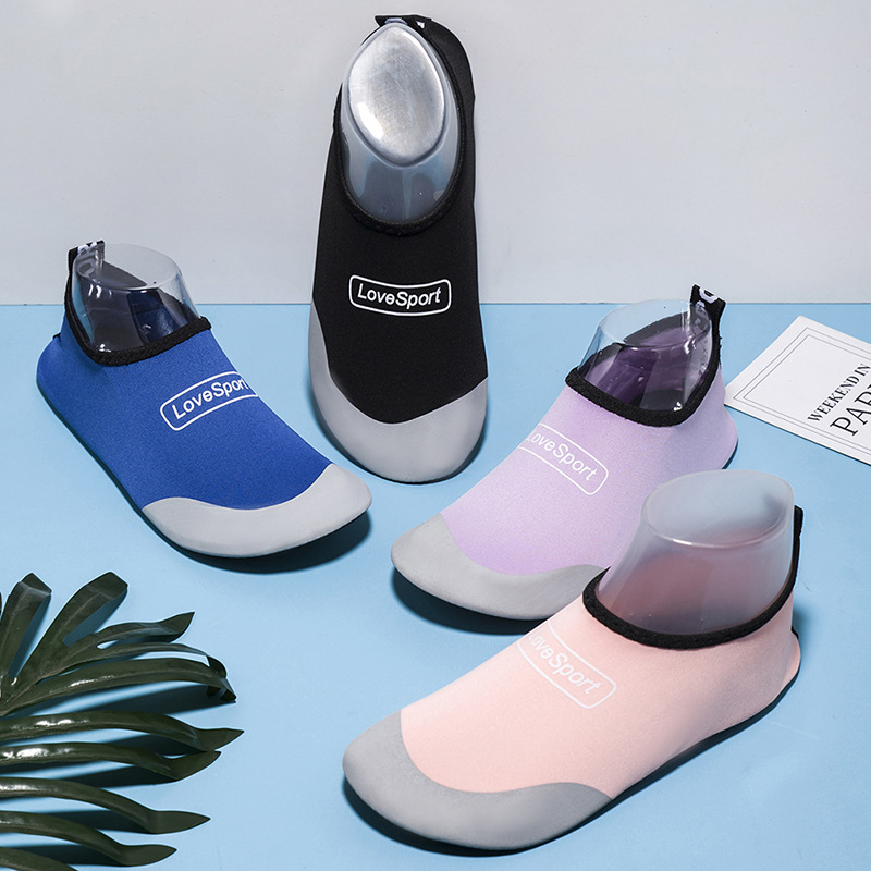 Beach Shoes for Adults, Men, Women and Children, Non-Slip Soft Soles, Quick-Drying Beach Wading Shoes, Rafting Diving Socks, Breathable Shoes