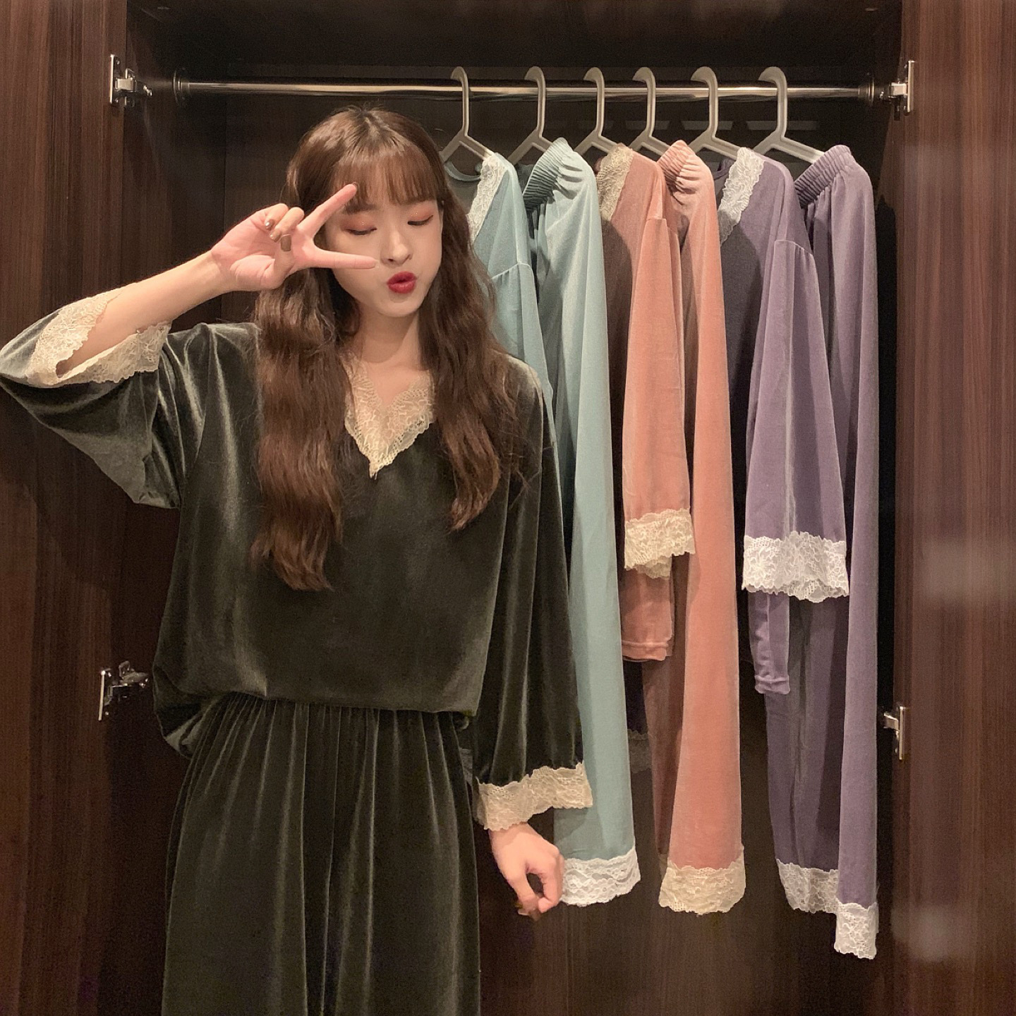 Foreign trade Korean style gold velvet pajamas women's autumn and winter New plus size long sleeve sweet lace home wear loose two-piece suit