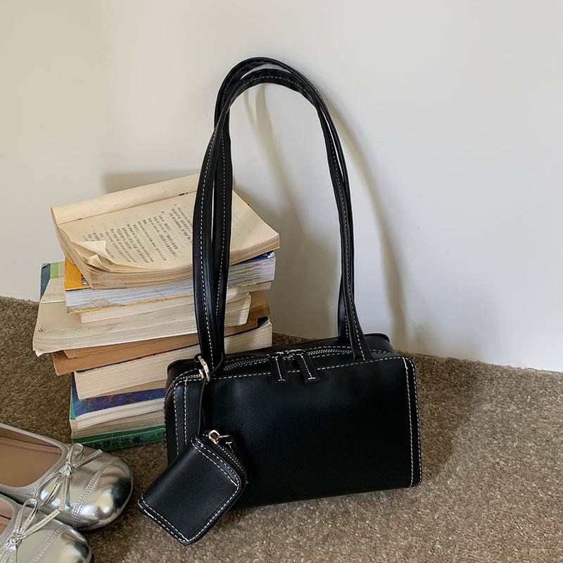 2025 New Spring and Summer Korean Ins Same Style Retro Black Shoulder Bag Niche Boston Armpit Bag Headphone Bag