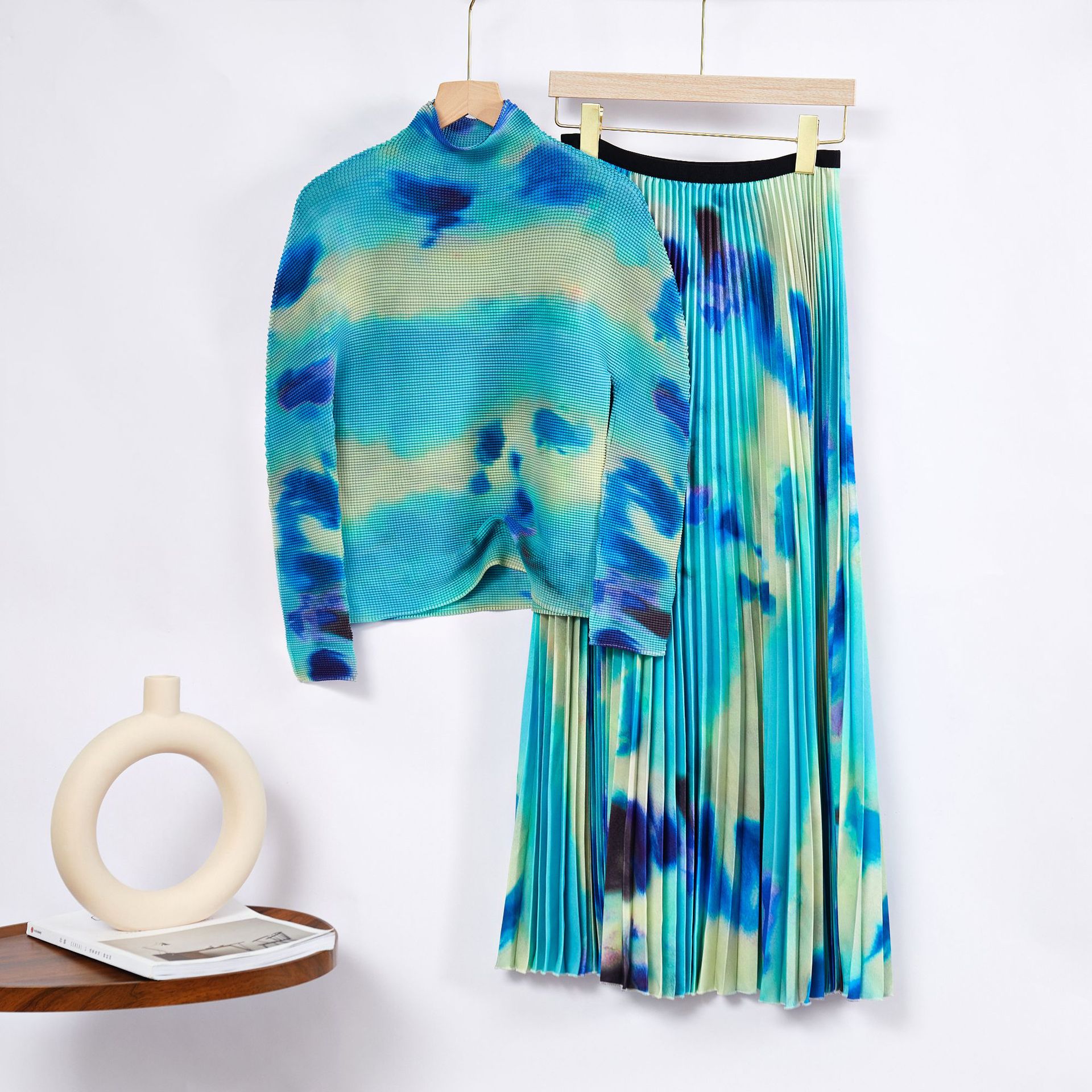 Elegant Pleated Mock-High Collar Base Shirt All-Match Slim-Fit Skirt Two-suit Graffiti Print Top Women's Suit