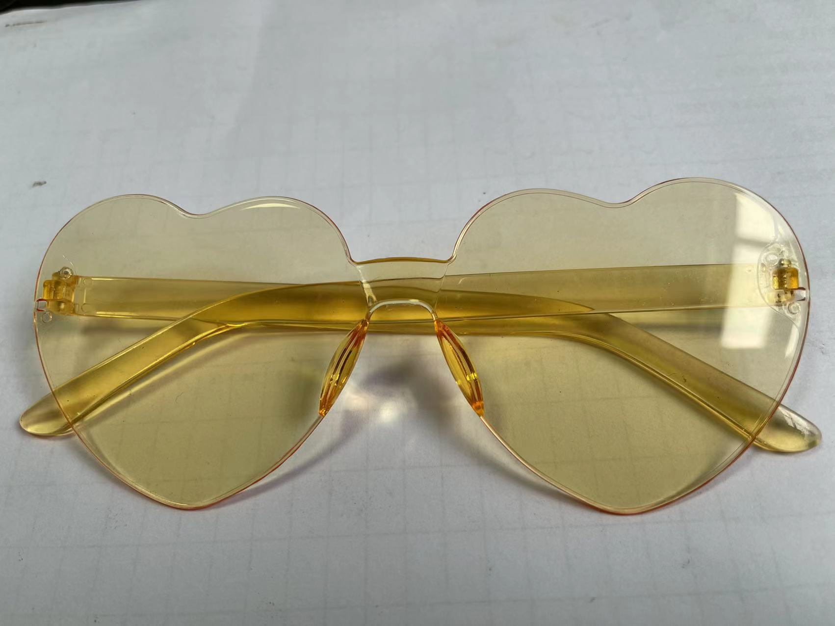 Picture of Heart Sunglasses, Heart Sunglasses, Jelly Color Rimless Heart-Shaped One-Piece Glasses, Dazzling Color Glasses