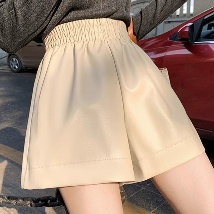 Small PU leather shorts women's high waist wide leg pants 2023 new autumn and winter casual loose bottoming outer wear boot pants