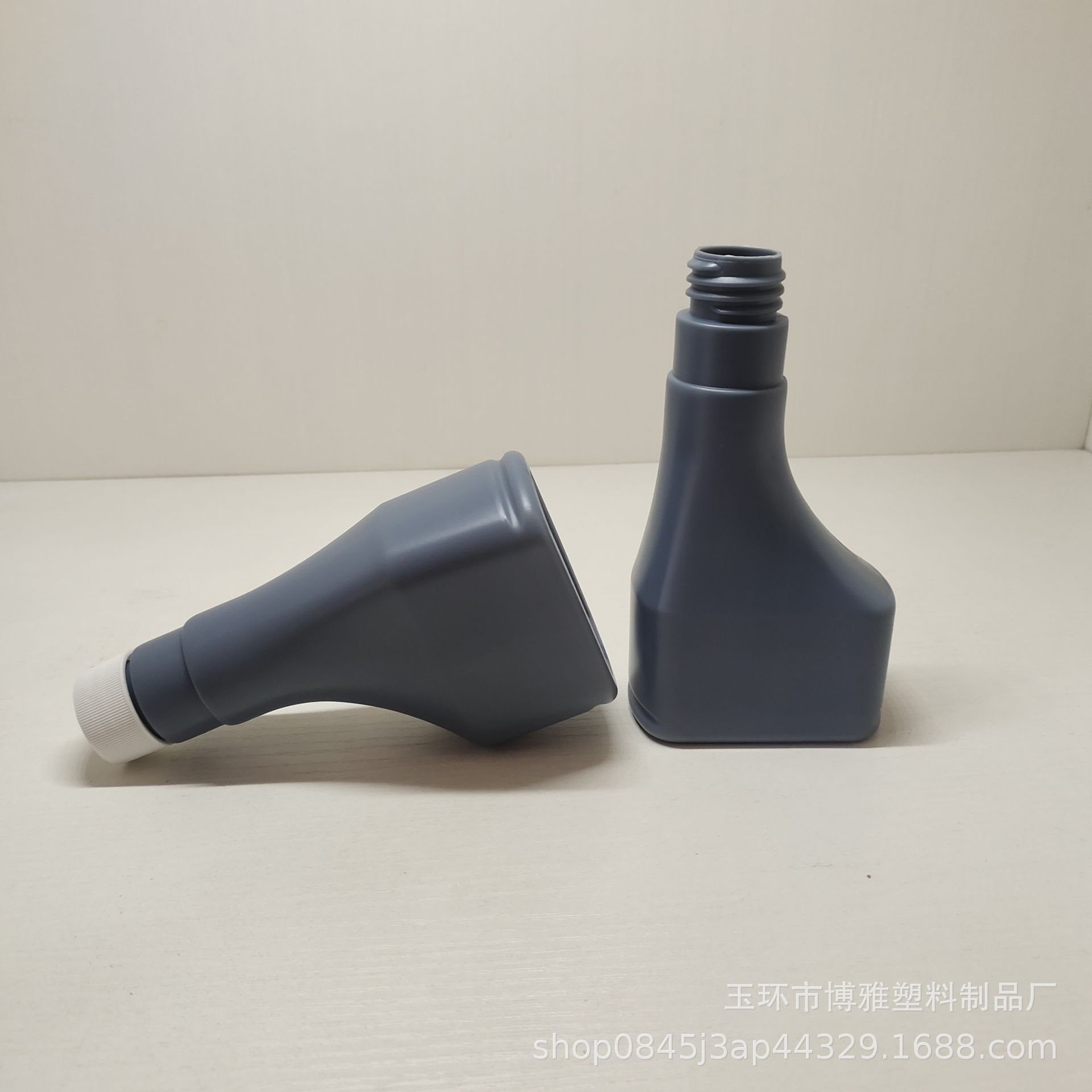 250ml Small Feet Spray Bottle Pe Car Glass Spray Bottle Garden Oil Stain Cleaner Packaging Ax Shape