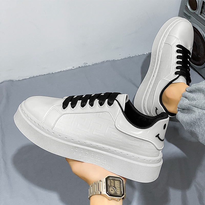 Popular men's shoes 2025 summer new breathable height-increasing thick-soled board shoes fashion sports casual smiling face small white tide shoes