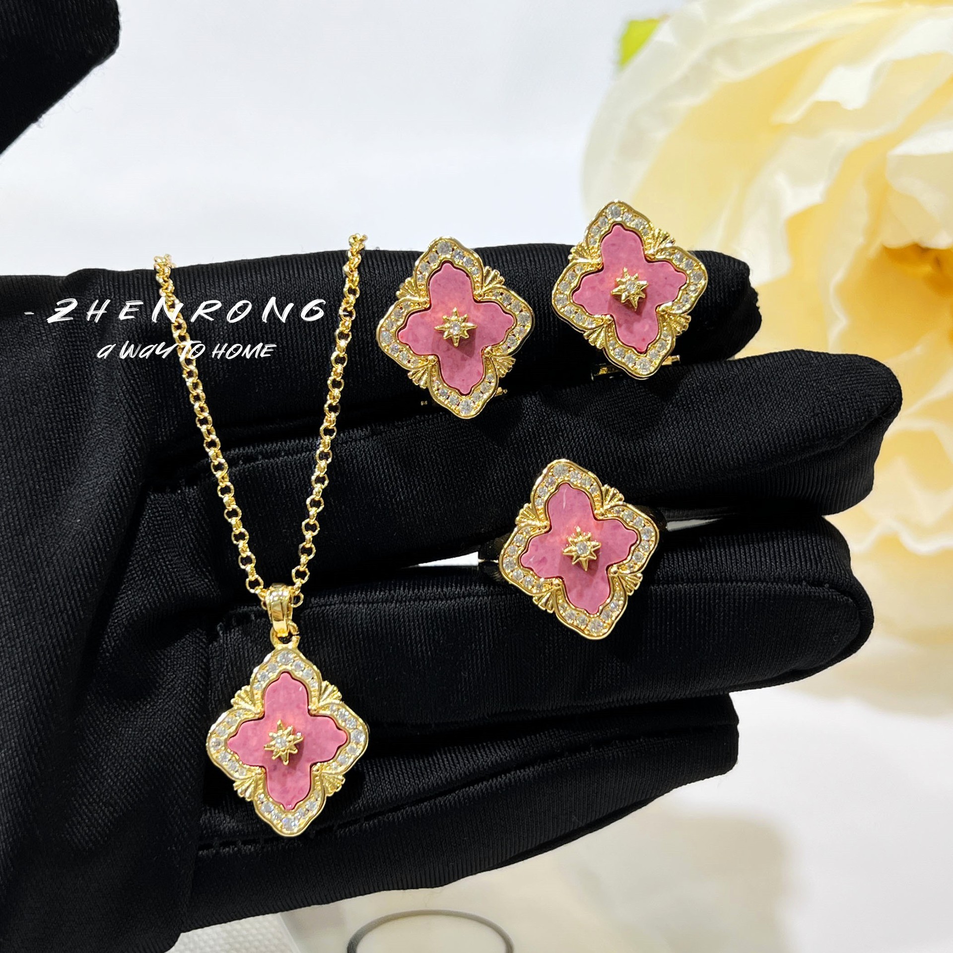 Italian Vintage Court Style Brati Powder Rose suit Four-leaf Clover Bracelet Tianhe Stone Necklace Ring Earrings
