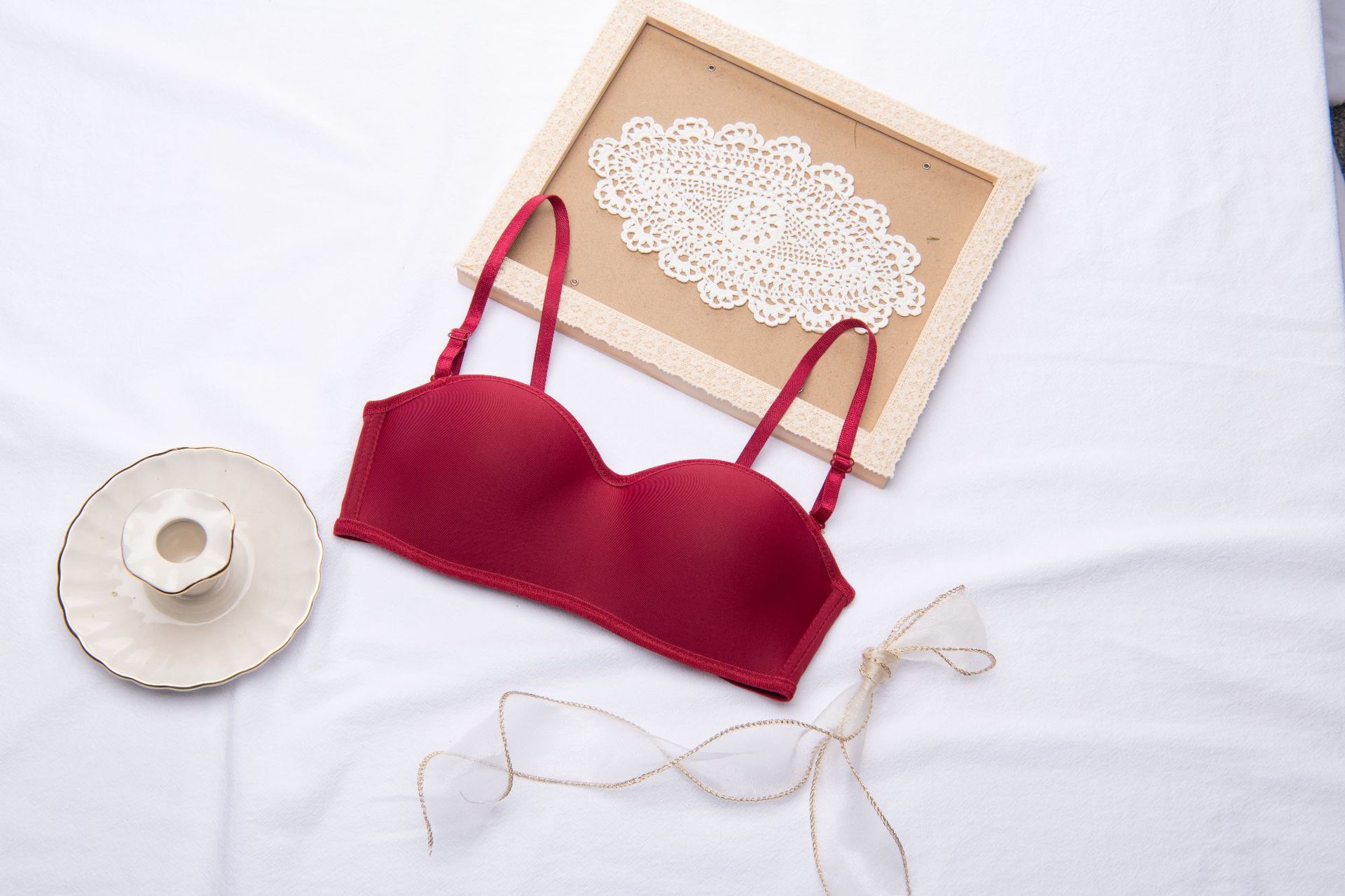 Picture of Japanese and Korean Style Sexy Simple Girls Underwear 3D Invisible Underwear Rimless Strapless Strapless Push-up Bra
