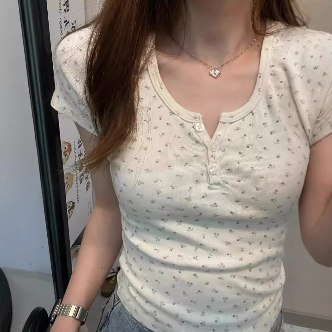 Picture of Japanese-Style Cute Youthful High-End Chic Floral U-Neck Short-Sleeve T-Shirt 2025 Summer Women Sweet Spicy Fashionable Versatile