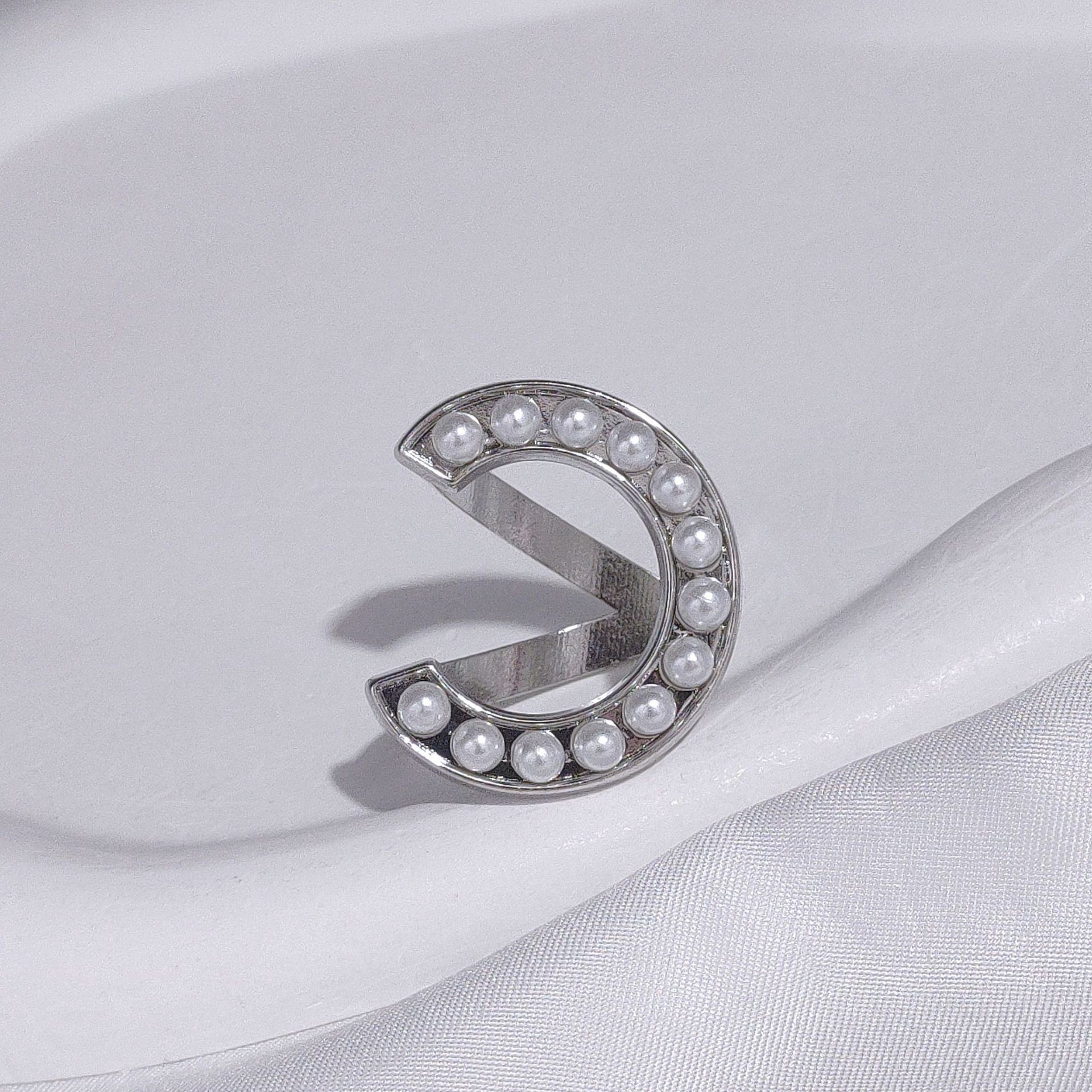 Picture of South Korea multi-functional scarf buckle high-grade Pearl fashion new Camellia windbreaker belt buckle high-end jewelry wholesale