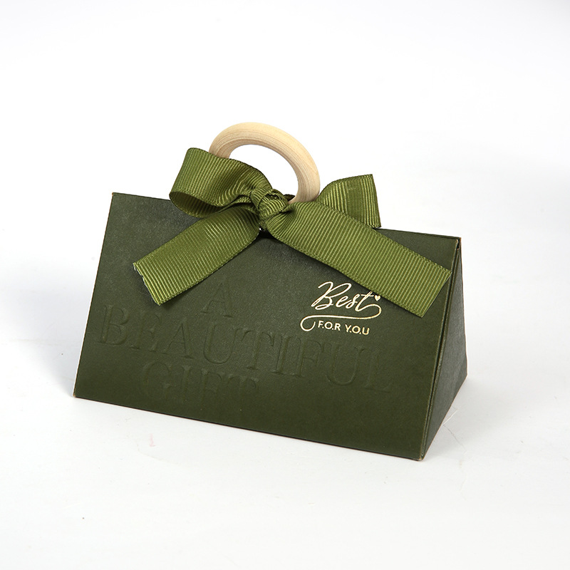 Picture of European Style Simple Kraft Paper Triangle Accompanying Gift Wedding Candy Box Wedding High-end Wedding Creative Portable Gift Box