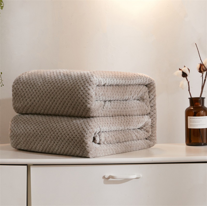 Picture of Thick solid color pineapple plaid sofa blanket flannel blanket coral fleece office air conditioning blanket gift blanket