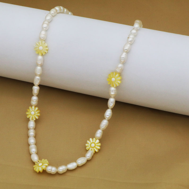 Picture of Korean Retro ins Niche Flower Baroque Natural Freshwater Pearl Necklace Women's European and American Light Luxury Simple Necklace