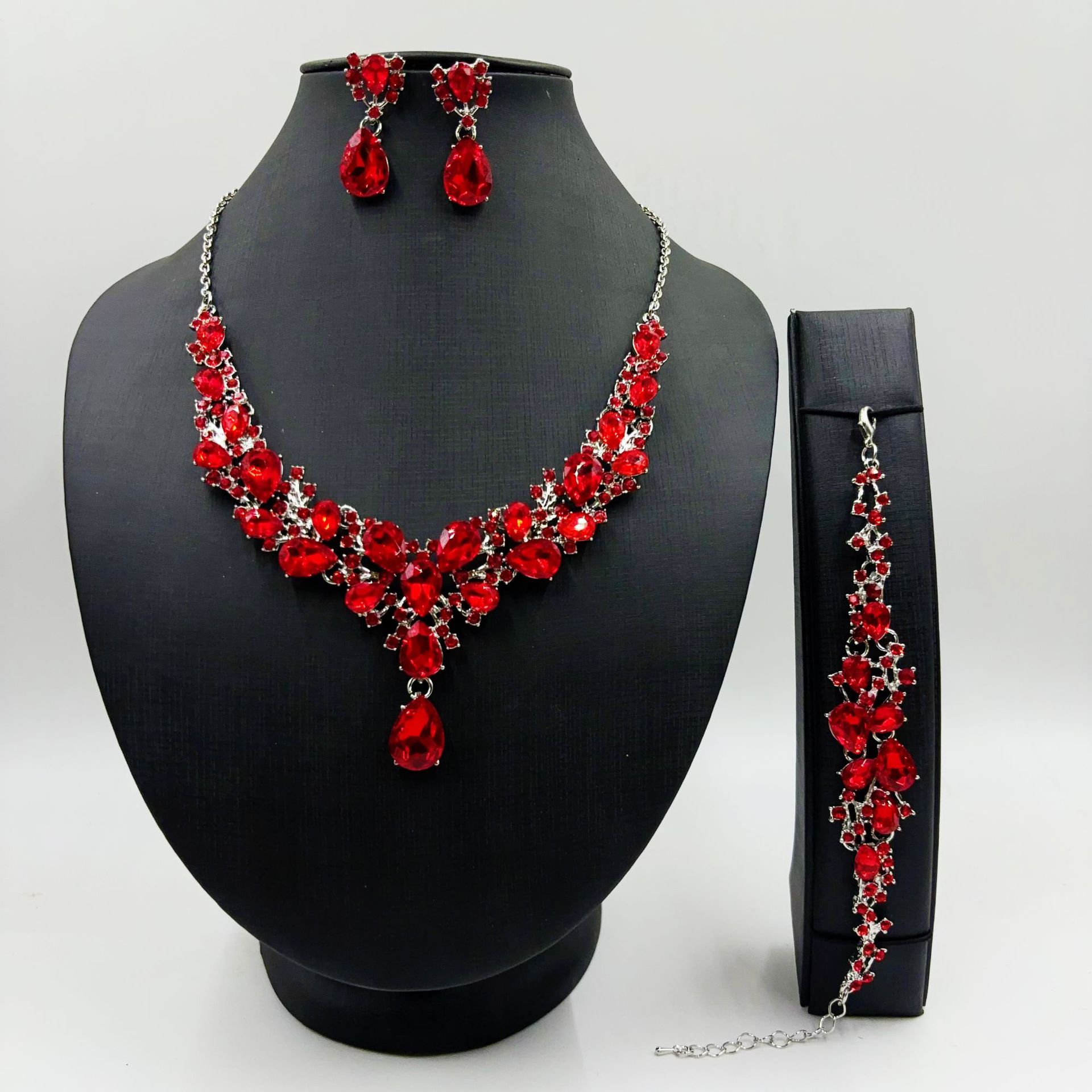 Cross-border Amazon Necklace Wholesale Water Drop Crystal Bride Full Diamond Accessories Necklace Earrings Wedding Dress Three-piece Set