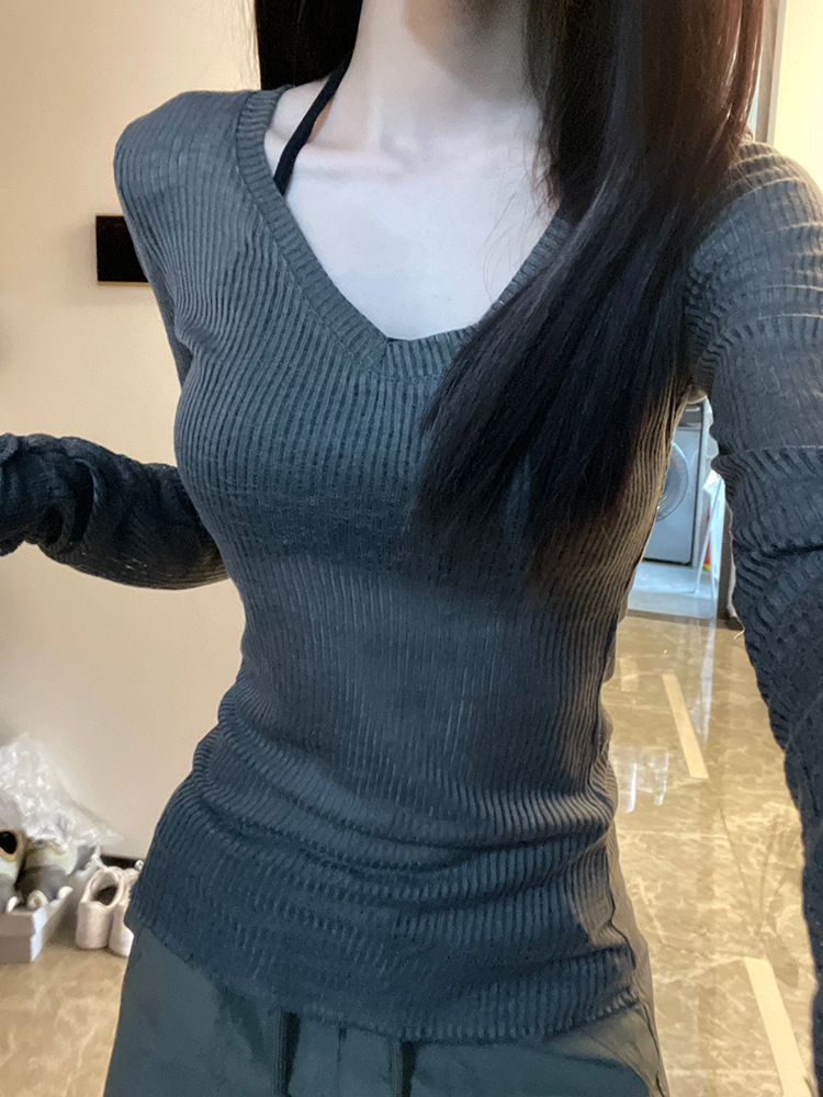 Pure Desire Low-neck SlighTly See-Through Sun ProTecTion Blouse for Women Spring and Summer New High-end V Neck KniTTed T-shirT Thin Top Slim FiT