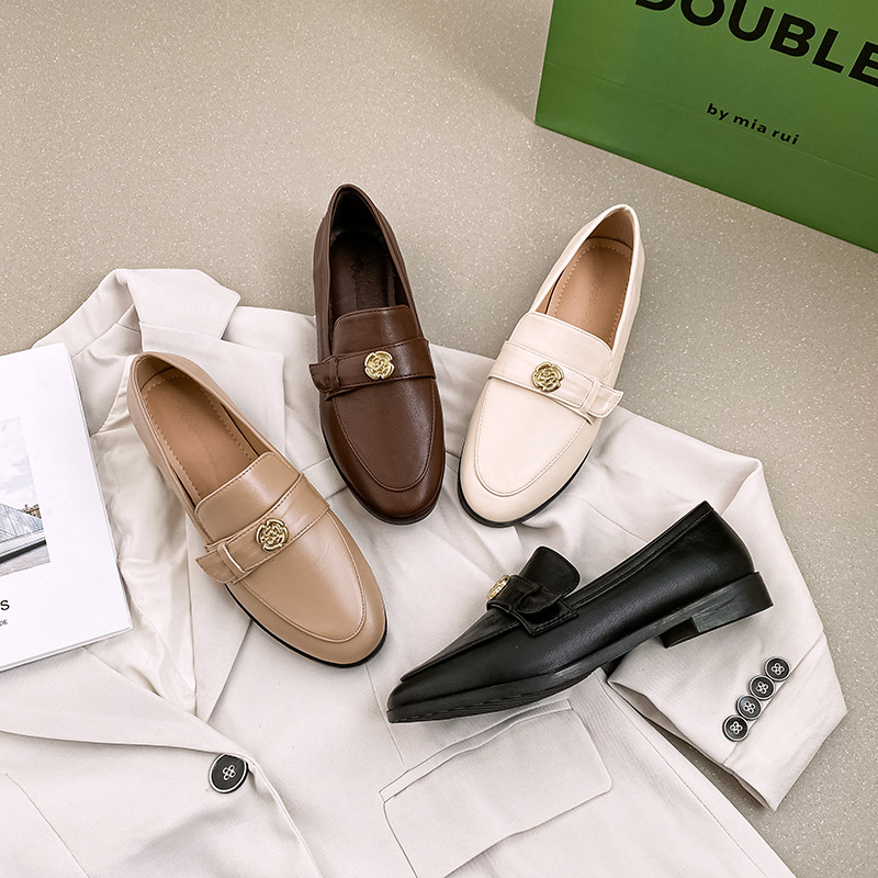 Foreign Trade Flats Black Small Leather Shoes Women's British Style 2025 Spring New Versatile Flats Bottom Large Size Women's Shoes Work Shoes