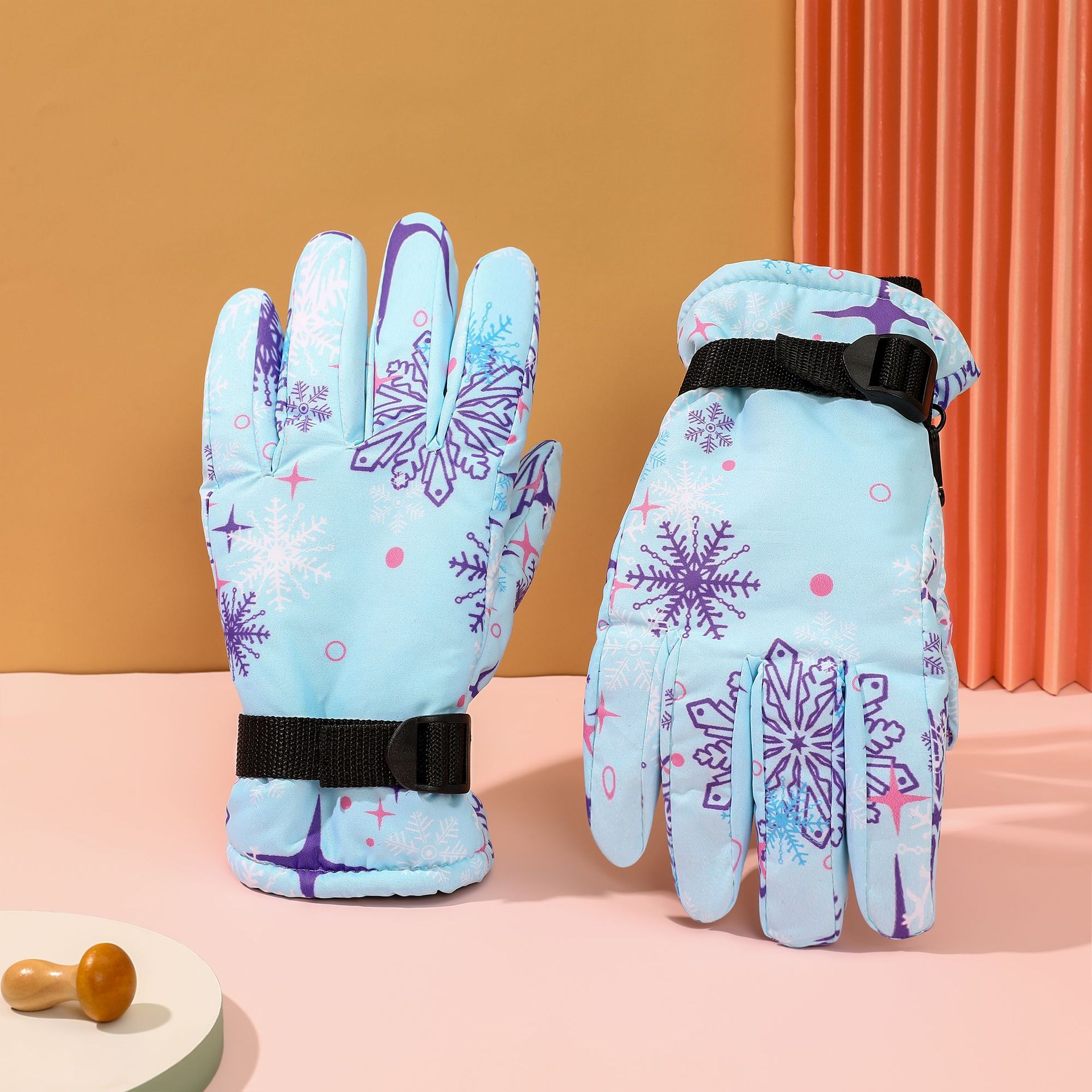 Picture of Ski gloves winter outdoor sports wholesale color children's gloves 9-15 years old warm gloves factory spot