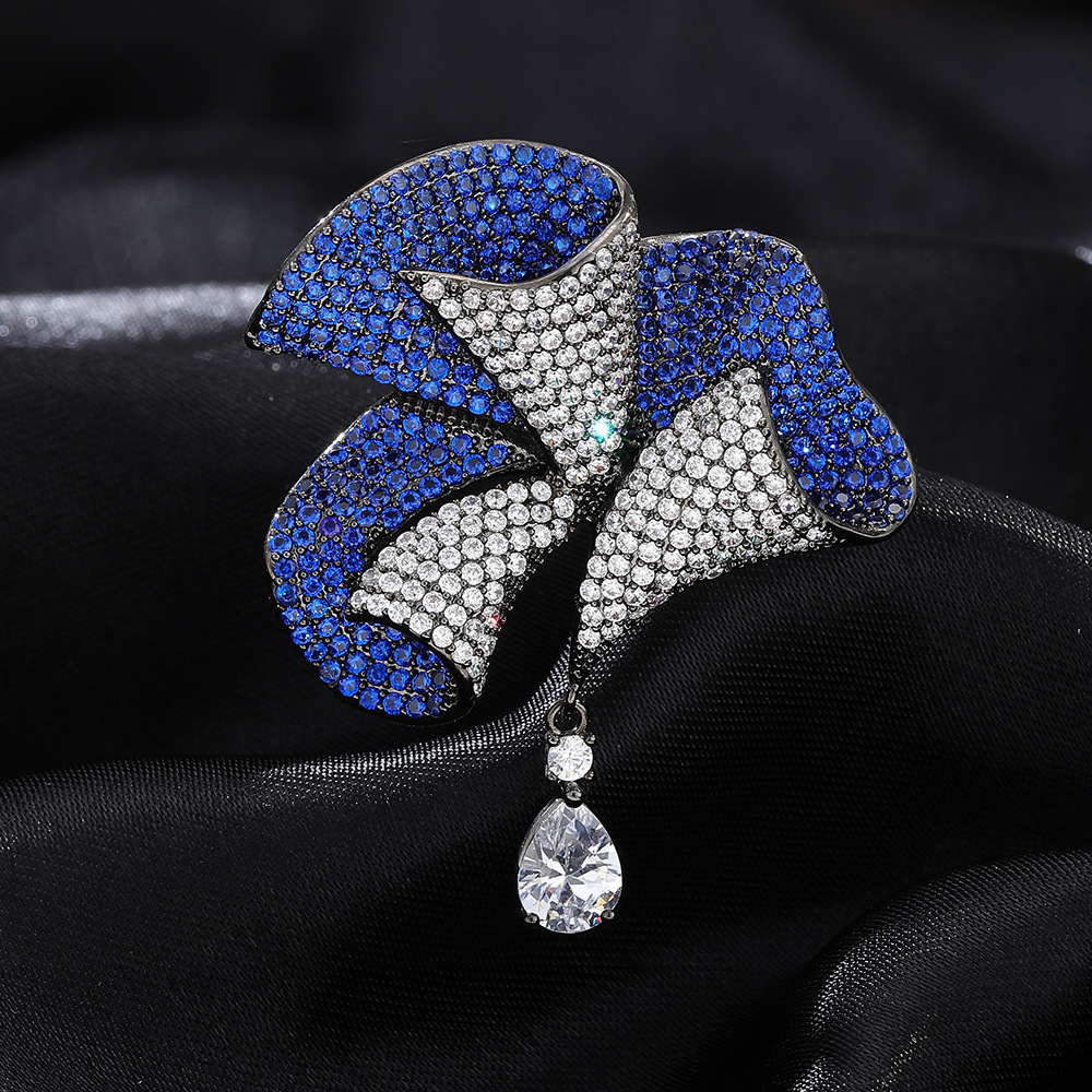 Picture of New Blue Morning Glory Brooch for Women, Light Luxury Niche New Brooch, Suit Coat Brooch, High-End Holiday Gift
