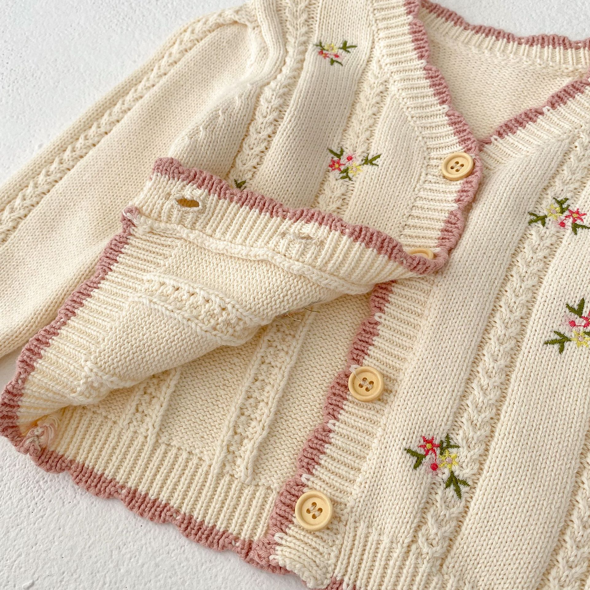Picture of 2025 Autumn Internet Celebrity Cotton Yarn Versatile Infant and Toddler Baby Girl Small Floral Embroidered Long-Sleeved Knitted Cardigan Jacket