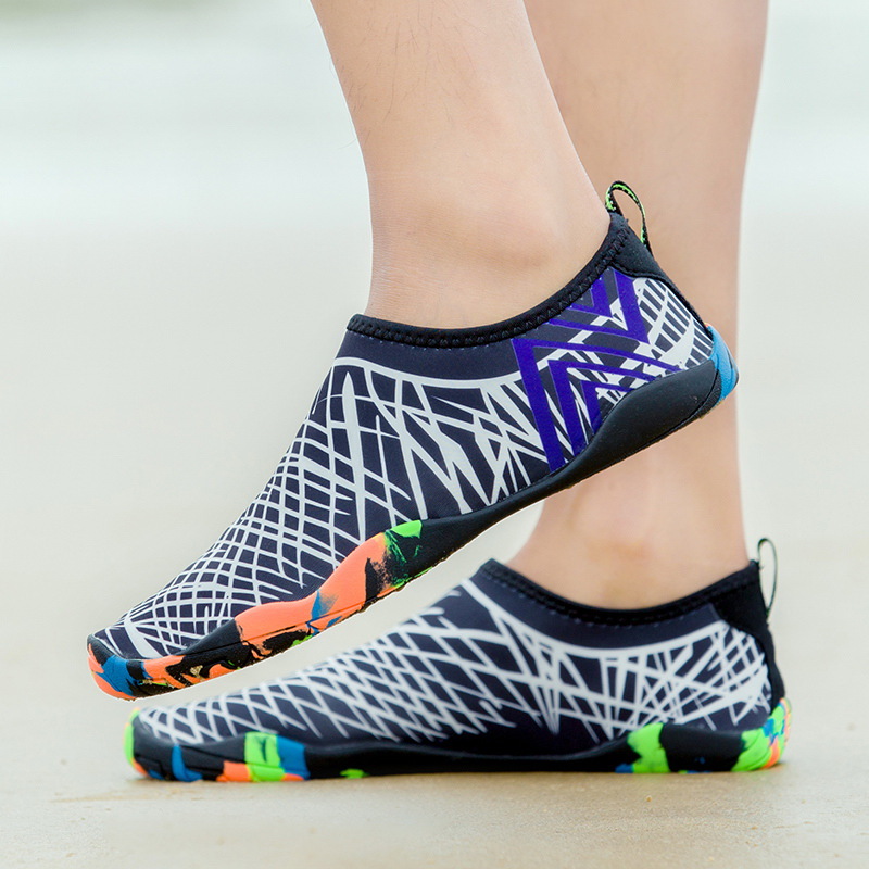Picture of Water shoes, men and women outdoor diving shoes breathable swimming shoes beach snorkeling shoes