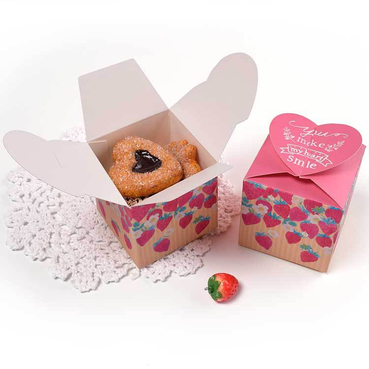 In stock square peach heart cartoon gift box pink creative Children's Day gift cute strawberry paper packaging box