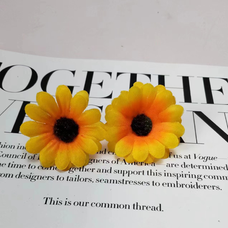 Picture of Simulated 4cm Small Chrysanthemum DIY Sun Flower Head Small Daisy Arch Road Leading Flower Arrangement Flower Garland Head Jewelry Wholesale