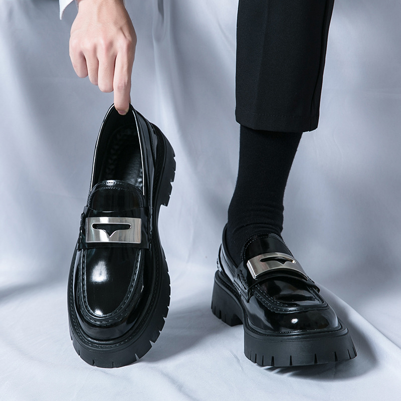 2025 new autumn shiny leather shoes men's sense British inner heightened platform trend one-foot casual loafers