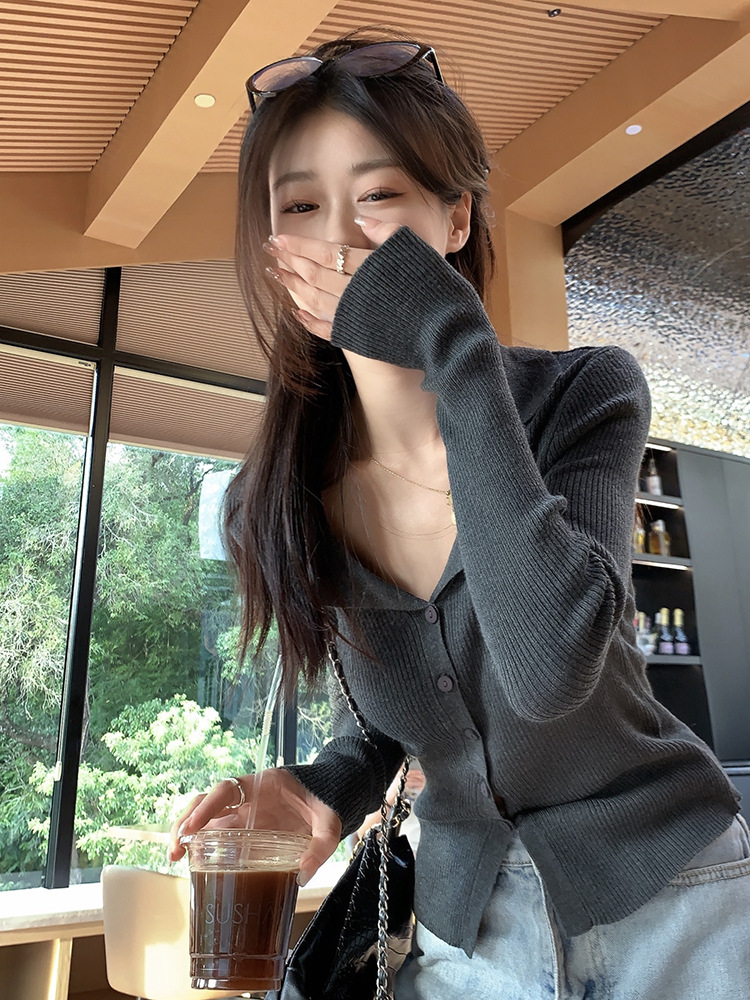 Picture of Retro Long-Sleeved Niche Knitted Cardigan Jacket for Women 2025 Autum New Slim Slimming Look Short Bottoming Shirt Top