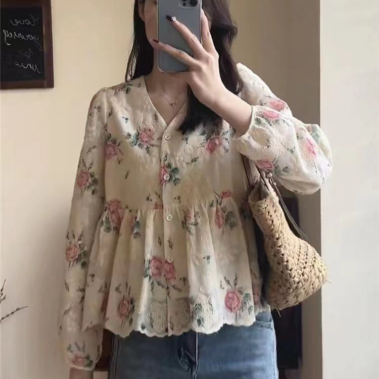Spring and Autumn New Style Short Lace Shirt Design Sense Niche Puff Sleeve High-end Sense Floral Women's Shirt