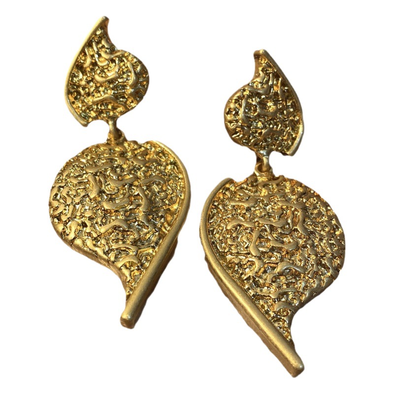 New European and American French style mid-ancient vintage earrings embossed heart asymmetric 925 silver needle earrings retro earrings