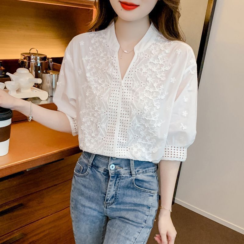 Picture of 2025 Hollow Embroidered Short Sleeve Shirt Summer New White Shirt Women's Quarter