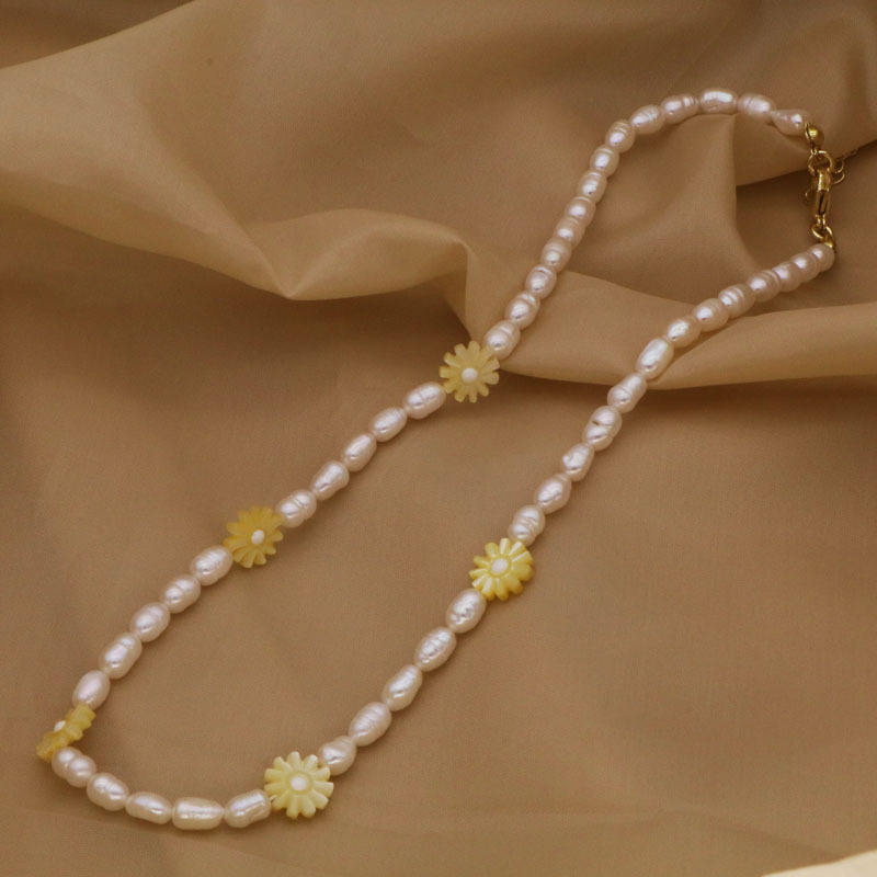 Picture of Korean Retro ins Niche Flower Baroque Natural Freshwater Pearl Necklace Women's European and American Light Luxury Simple Necklace