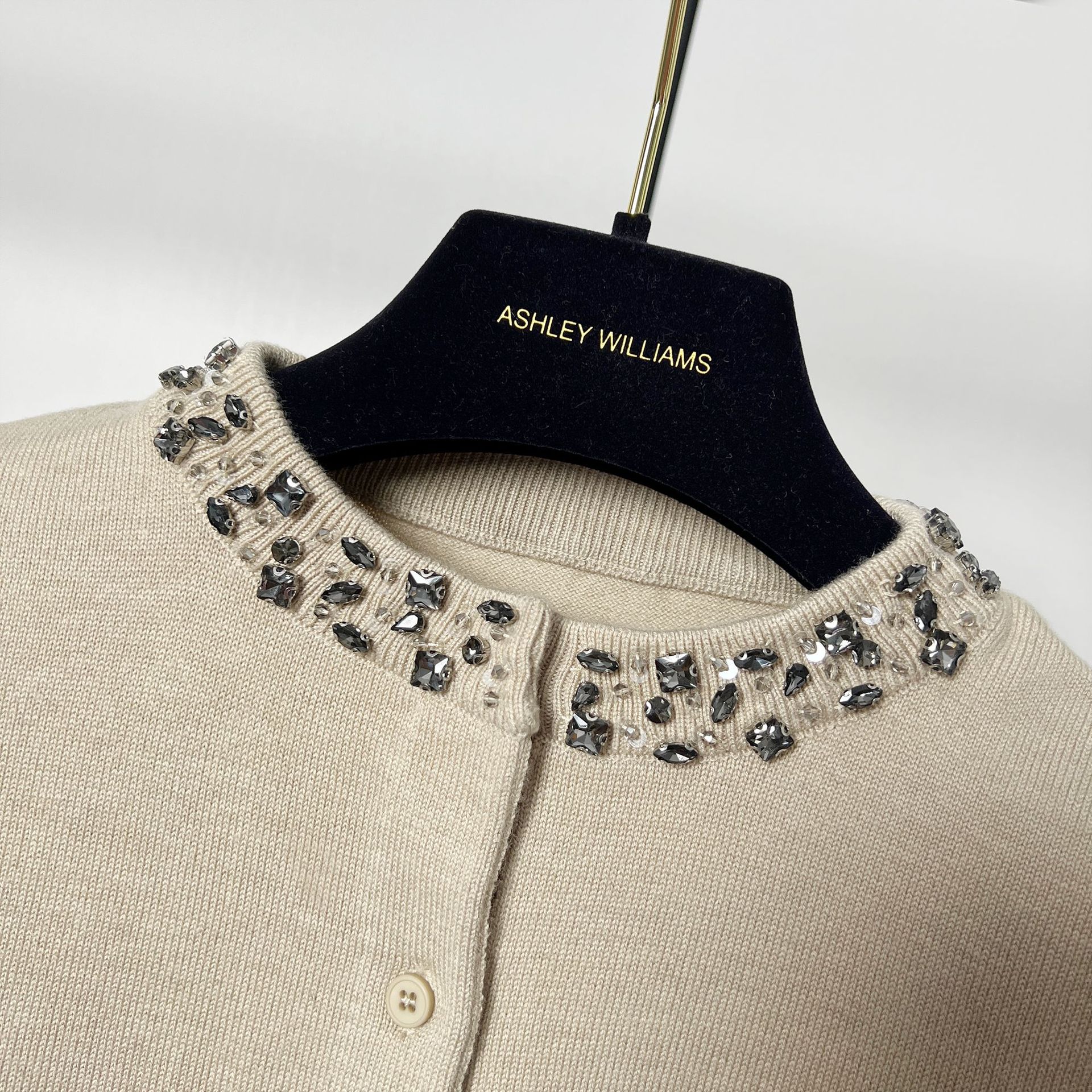 Picture of Spot 2024 Spring and Summer New Short Sleeve Knitted Cardigan Design Sense Rhinestone Crewneck Short Top Women GZ2401