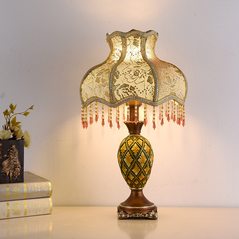 European Style Luxury Table Lamp American Style Bedroom Bedside Lamp Bedside Table Light Luxury Living Room Corner Table Wedding Room Creative Fashion